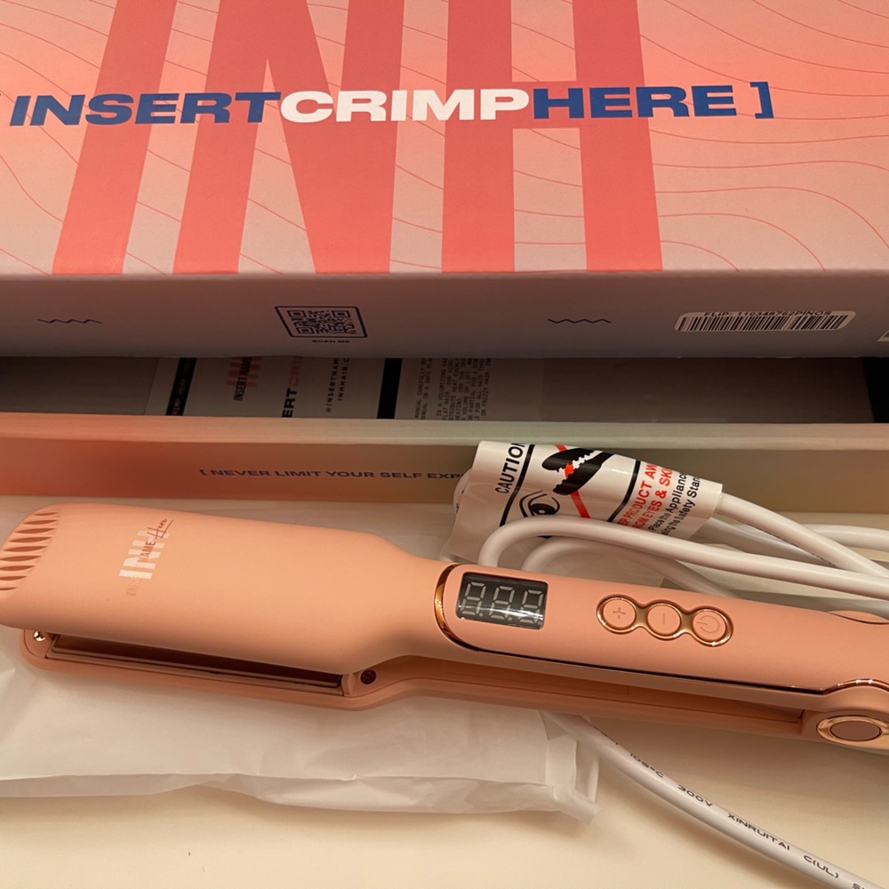 1.5” wide hair crimper NWB